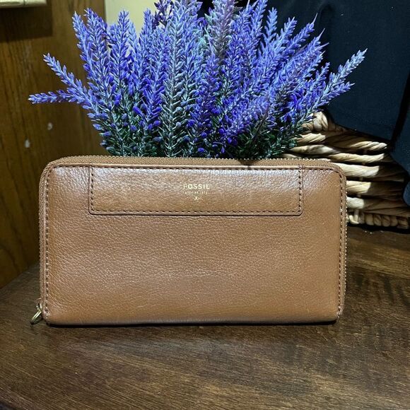 FOSSIL LEATHER WALLET ZIP AROUND - Picture 1 of 5